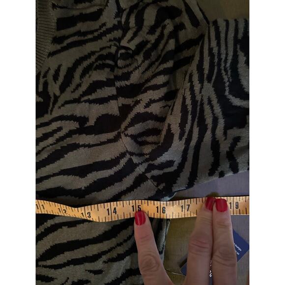 NWT Express Green Zebra Long Sleeve Ribbed Ruffle Hem Sweater Dress Size Large - Picture 9 of 9